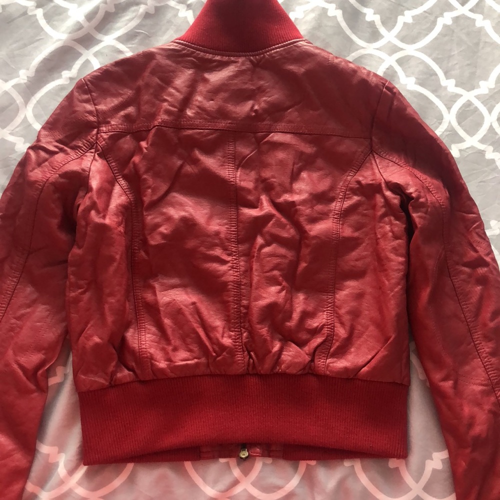 Red jacket - Picture 5 of 5